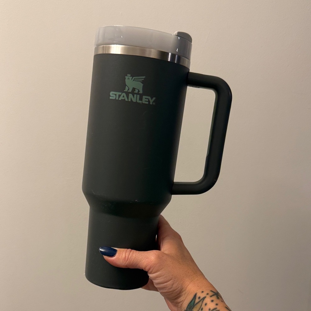 Stanley quencher 40z charcoal